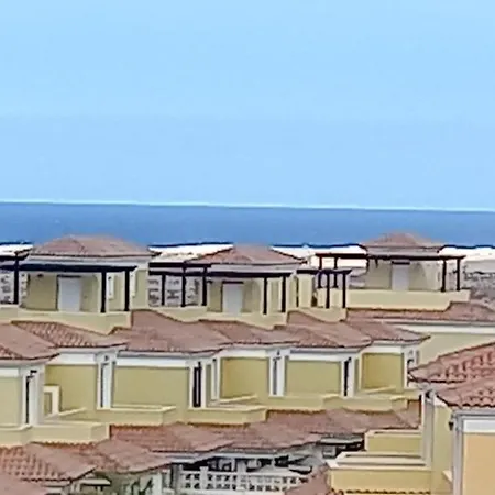 Serene Oasis: Private Pool With Hot Tub And Modern Comforts * Corralejo