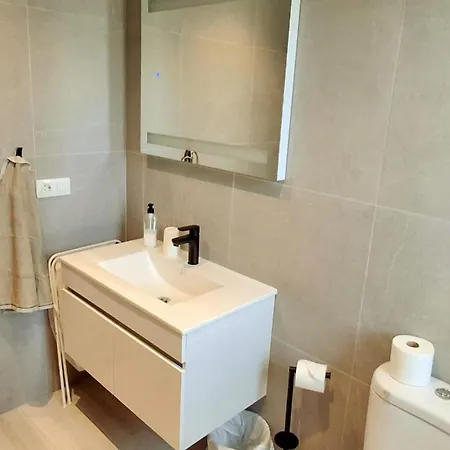 Villa Serene Oasis: Private Pool With Hot Tub And Modern Comforts Corralejo