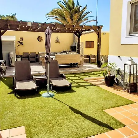 Villa Serene Oasis: Private Pool With Hot Tub And Modern Comforts *