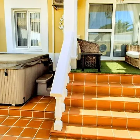 Serene Oasis: Private Pool With Hot Tub And Modern Comforts Villa Corralejo